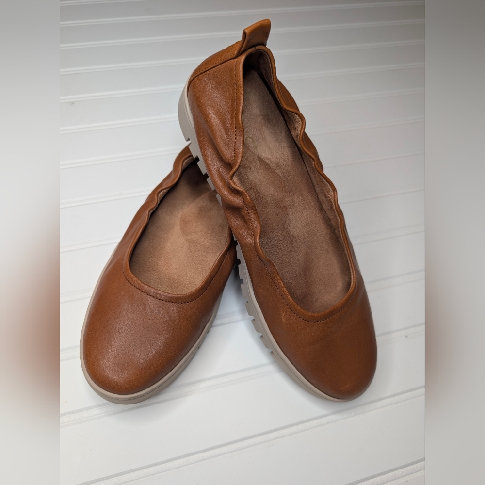 Vionic Uptown Ballet Flat Women's Brown Leather Flats, Size 11 Wide.